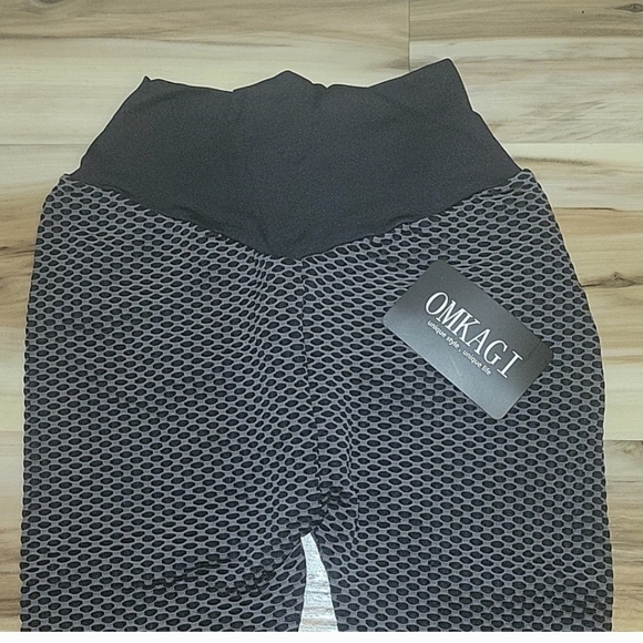 NWT 📦 Honeycomb Butt Scrunch Blk/Grey Capri Leggings - Picture 13 of 14